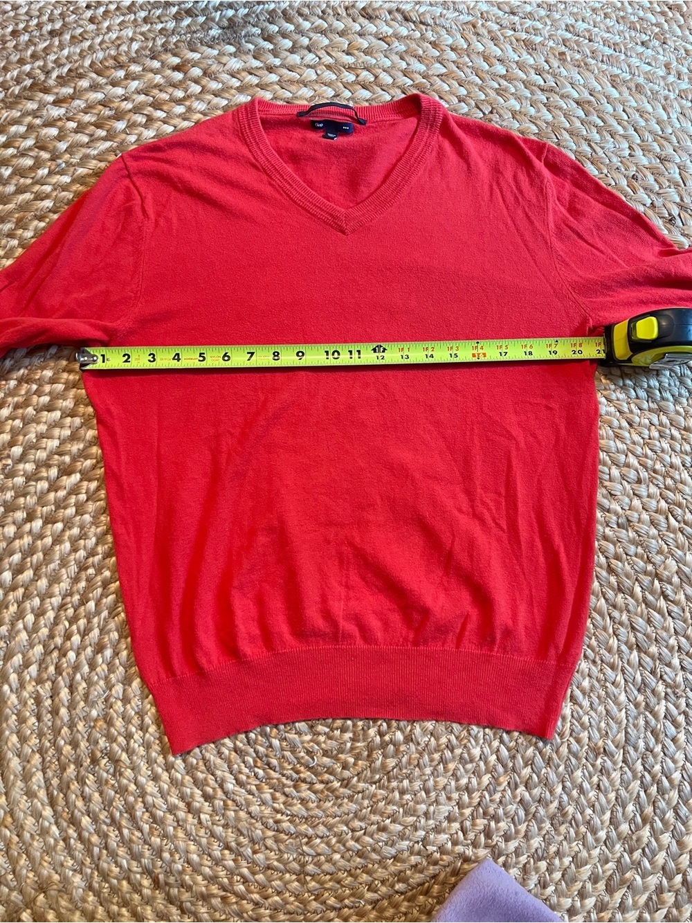 GAP Men's V-Neck Sweater in Bright Red - Picture 8 of 8
